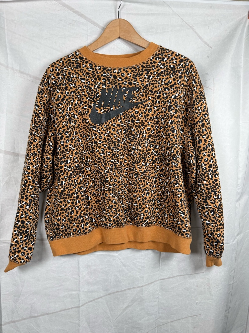 Nike Women’s Leopard Print Crewneck Sweatshirt Size S logo